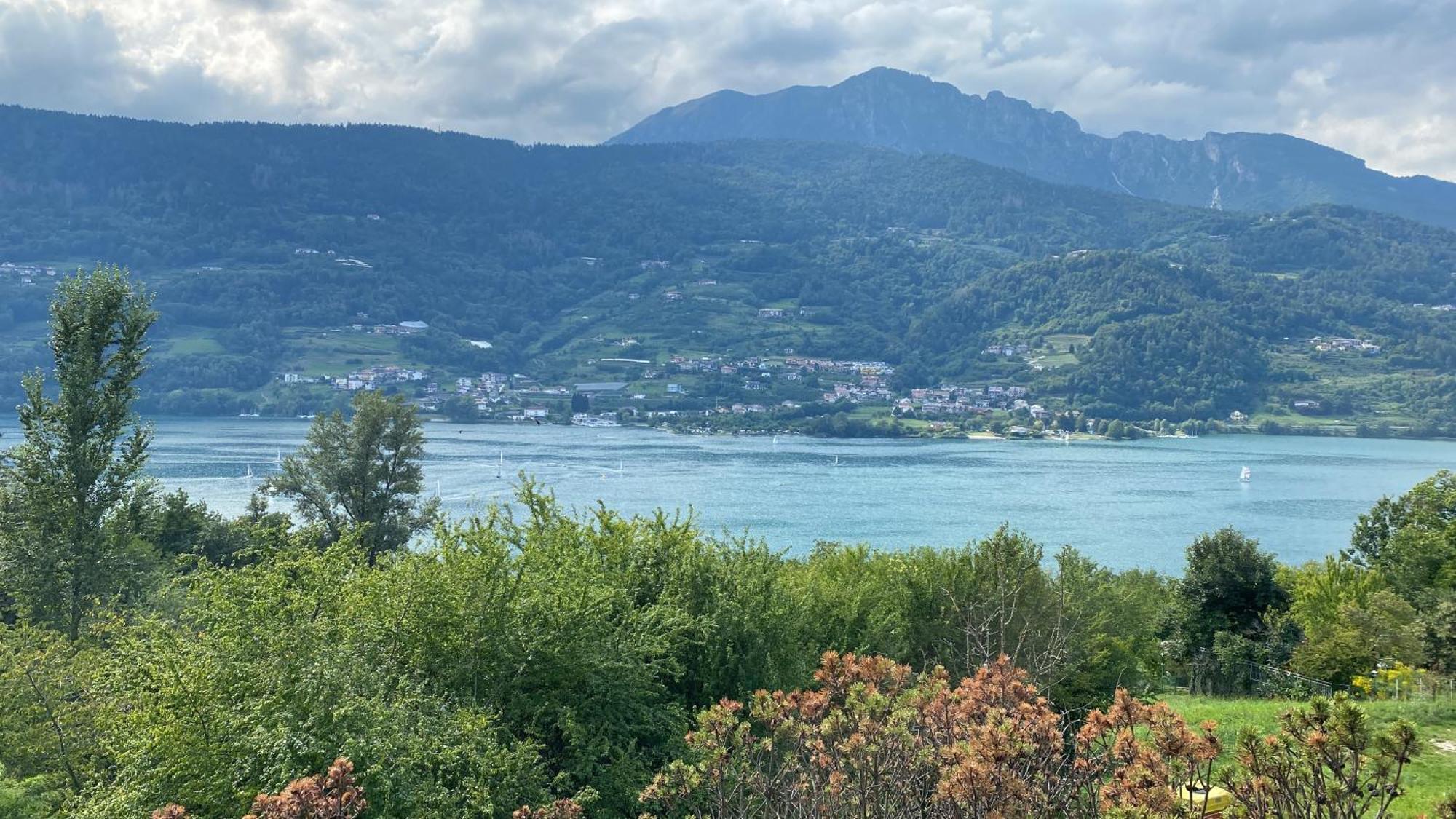 Lake Apartment Ischia Red Tenna ภายนอก รูปภาพ